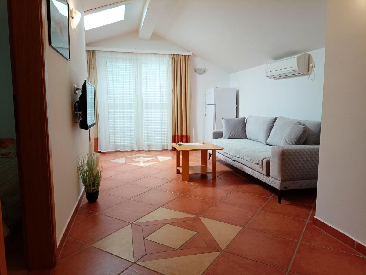 Villa Bionda Малинска Экстерьер фото